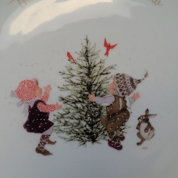 Holly Hobbie Christmas Plate 1973 Commemorative 10.5 Inch Collectible Vintage - Picture 2 of 6